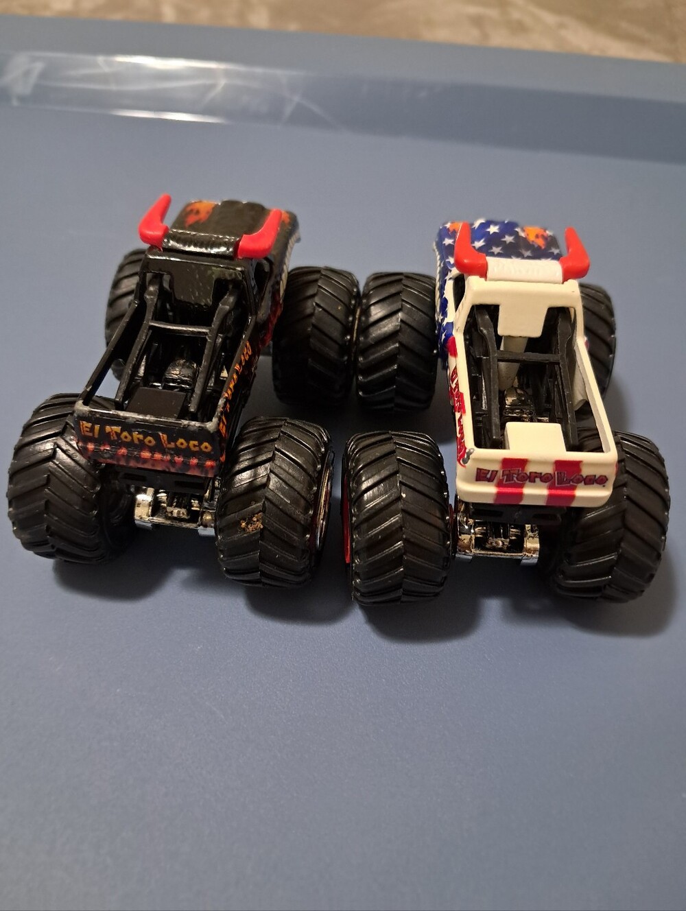 Hot Wheels Monster Jam "El Toro Loco" Star stripes Monster Truck Set Loose. - Picture 5 of 8